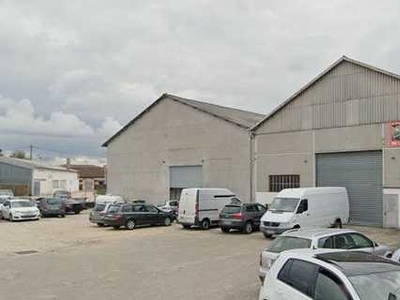 Local commercial 590 m²