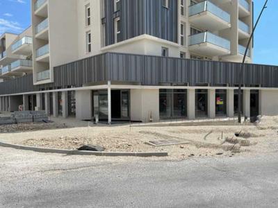 Local commercial 969 m²