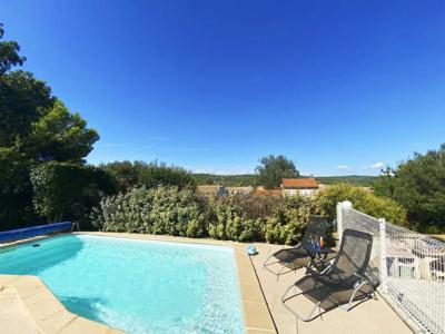 Villa indépendante avec piscine et vue imprenable à Argens-M