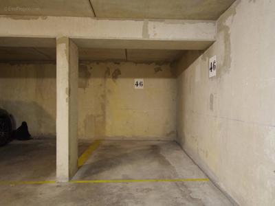 Place de parking sécurisée en souterrain