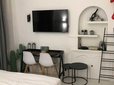 Joli studio, plein centre de Saint-Tropez