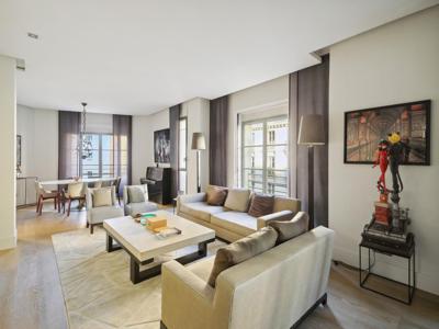 Appartement de 3 chambres de luxe en vente à Champs-Elysées, Madeleine, Triangle d’or, Île-de-France