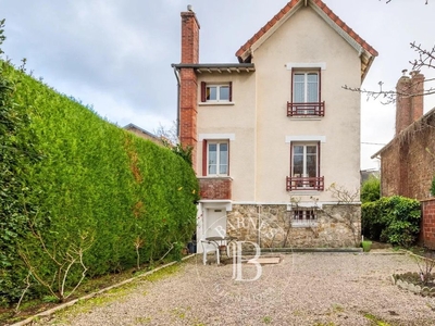 3 bedroom luxury Apartment for sale in Le Chesnay, France