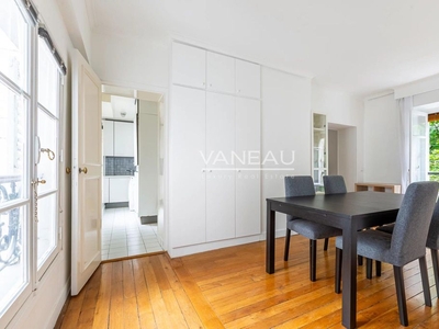 1 bedroom luxury Flat for sale in Champs-Elysées, Madeleine, Triangle d’or, France