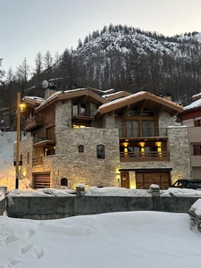 Luxury Flat for sale in Val d'Isère, France