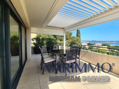 Luxury Flat for sale in Bandol AOC, French Riviera
