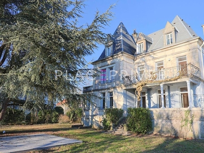 Maison de 12 pièces de luxe en vente à Châtel-sur-Moselle, France