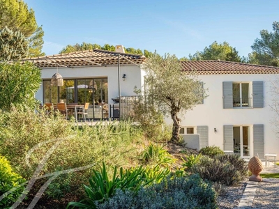11 room luxury Farmhouse for sale in Aix-en-Provence, French Riviera