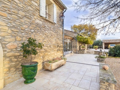 Maison de luxe de 11 pièces en vente à Camaret-sur-Aigues, Provence-Alpes-Côte d'Azur