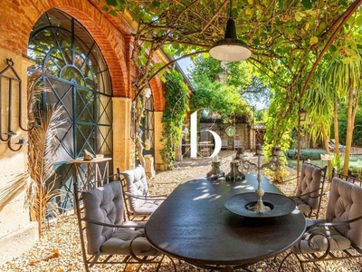 7 room luxury House for sale in Uzès, France
