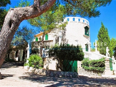 Maison de prestige de 300 m2 en vente Saint-Étienne-du-Grès, Provence-Alpes-Côte d'Azur