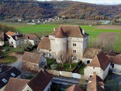 Castle for sale in Ambeyrac, France