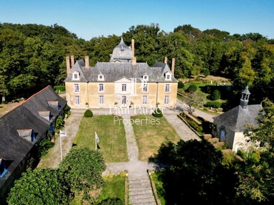 Prestigieux château en vente Bourg-des-Comptes, Bretagne