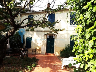 Villa de 20 pièces de luxe en vente Boulbon, Provence-Alpes-Côte d'Azur
