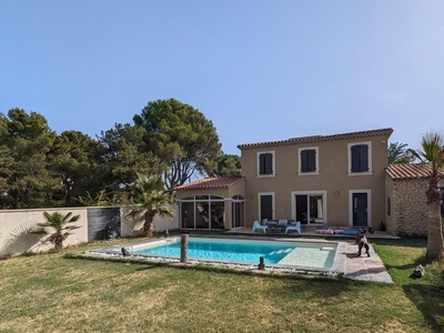4 bedroom luxury Villa for sale in Carpentras, France