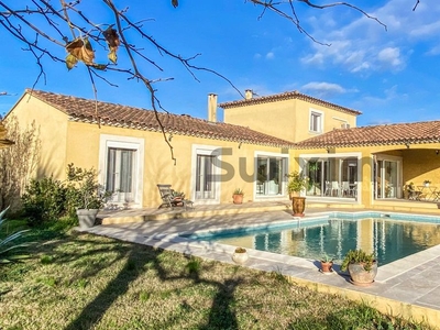 4 bedroom luxury Villa for sale in Rochefort-du-Gard, France