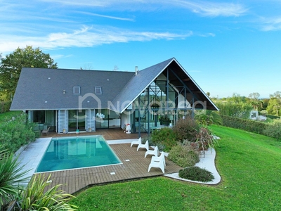9 room luxury Villa for sale in Pau, Nouvelle-Aquitaine