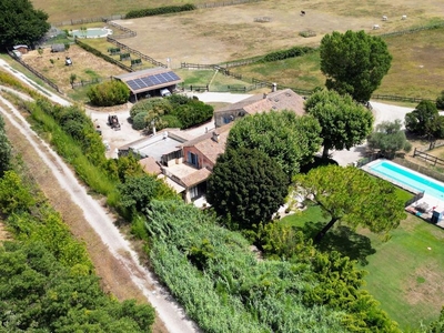 8 bedroom luxury Villa for sale in Arles, France