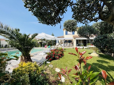 12 room luxury Villa for sale in Villeneuve-lès-Avignon, France
