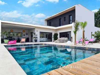 7 room luxury Villa for sale in Perpignan, Occitanie