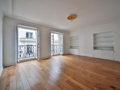 Appartement de 2 chambres de luxe en vente à Champs-Elysées, Madeleine, Triangle d’or, Paris, Île-de-France