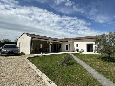 Vente maison 4 pièces 145 m² Montguyon (17270)