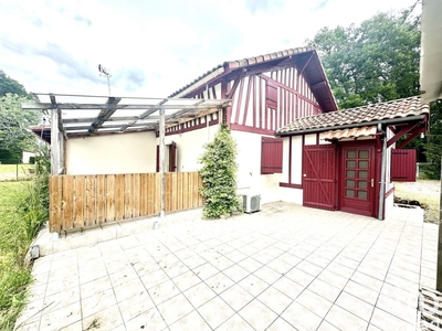 Maison 6 pièces de 128 m² à Villeneuve-de-Marsan (40190)