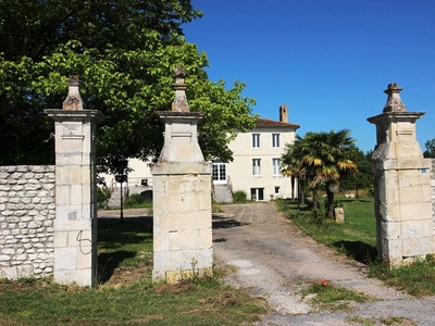 Villa de luxe en vente Pons, Nouvelle-Aquitaine