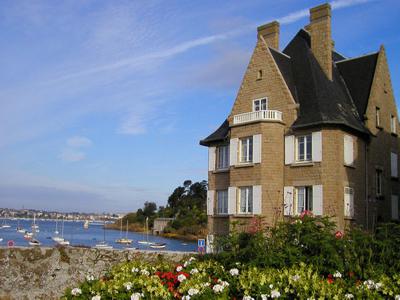 Appartement avec vue imprenable sur la mer et accès direct à la plage près de la Tour Solidor à St Malo (Bretagne)