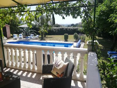 Villa Valanaïs, maison de vacances en Provence Var avec piscine privée et vue sur le village animaux acceptés