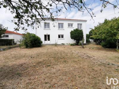 Maison 7 pièces de 147 m² à Saint-Xandre (17138)