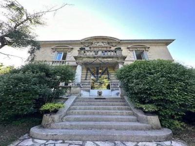 Villa de luxe de 8 pièces en vente Chambéry, Auvergne-Rhône-Alpes