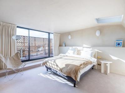Appartement de luxe 2 chambres en vente à Champs-Elysées, Madeleine, Triangle d’or, Île-de-France