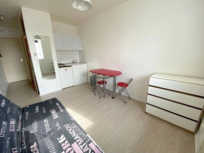 Location meublée appartement 12 pièces 16 m²