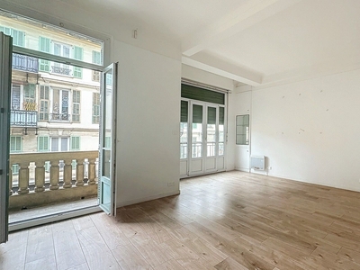 Appartement 3 pièces de 72 m² à Nice (06300)