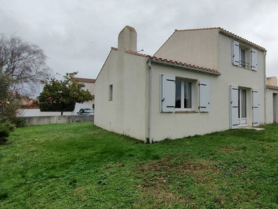 Maison 5 pièces de 72 m² à Saint-Gilles-Croix-de-Vie (85800)