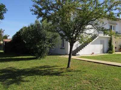 Maison traditionnelle 7 pièces de 136 m² à Saujon (17600)