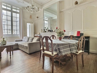 4 room luxury Apartment for sale in Bordeaux, Nouvelle-Aquitaine