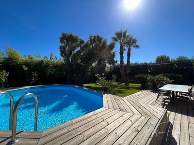 Dpt Var (83), à vendre HYERES Villa sans vis à vis- 1000m² de terrain - 3 chambres - piscine - jardin - entièrement rénovée