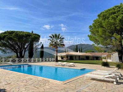 Maison de 13 chambres de luxe en vente à Le Lavandou, Provence-Alpes-Côte d'Azur