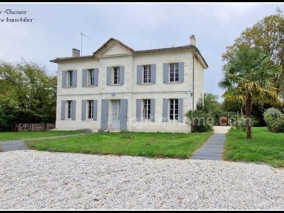 Vente maison 7 pièces 176 m² Savignac-de-l'Isle (33910)