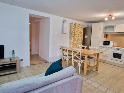 Lot et Garonne - proche Agen et Nérac - Logement de vacances, 4 personnes, climatisé, refait à neuf à Buzet sur Baïse 47 - 2 chambres, Terrasse privée avec pergola rétractable et grand jardin