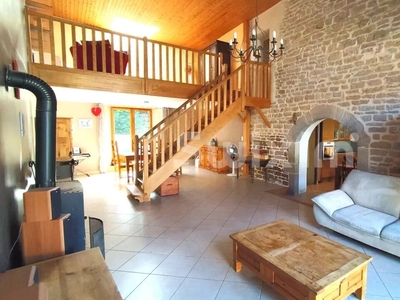 Vente maison 7 pièces 196 m² Lons-le-Saunier (39000)