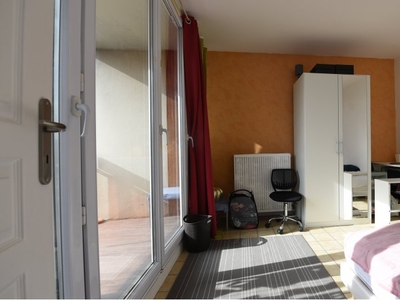 Chambre à louer dans un appartement de 4 chambres à coucher à Créteil, Paris