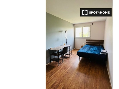 Chambre à louer dans un appartement de 4 chambres à Montigny-Le-Bretonn