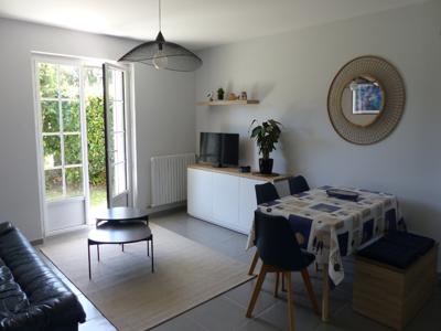 Appartement de plain-pied dans une maison avec jardin, au bourg de Carnac (Morbihan)