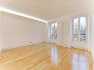 3 bedroom luxury Flat for sale in Pantin, France