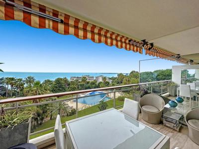 2 bedroom luxury Flat for sale in Cannes, France