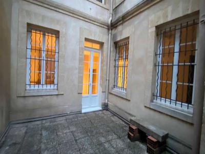 Location appartement T3 meublé avec terrasse centre de Bordeaux