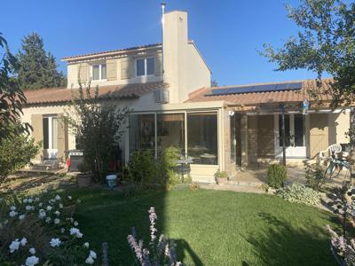 Maison de 4 chambres de luxe en vente à Morières-lès-Avignon, Provence-Alpes-Côte d'Azur